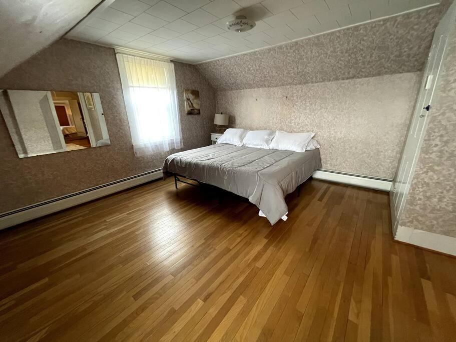 Cute 6-Bedroom Getaway In The Heart Of Littleton Kültér fotó
